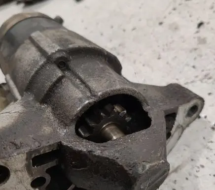 Peugeot 407 Starter motor M000T82081