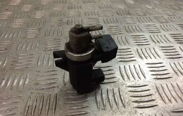 BMW 5 F10 F11 Turbo solenoid valve 7595374