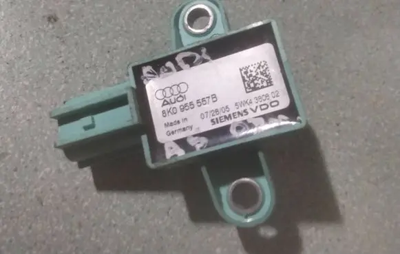 Audi A5 8T 8F Airbag deployment crash/impact sensor 8K0955557B 5WK4380802