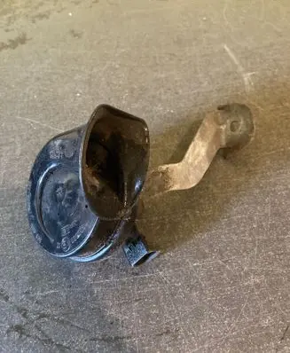 Volkswagen PASSAT B6 Horn signal 3C0951221