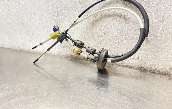 Opel Astra J Gear shift cable linkage 55563703