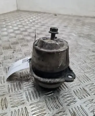 Audi Q7 4L Engine mount bracket