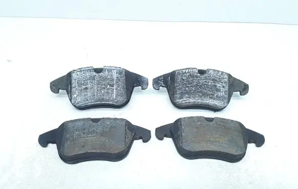 Volvo V70 Brake pads (front) 