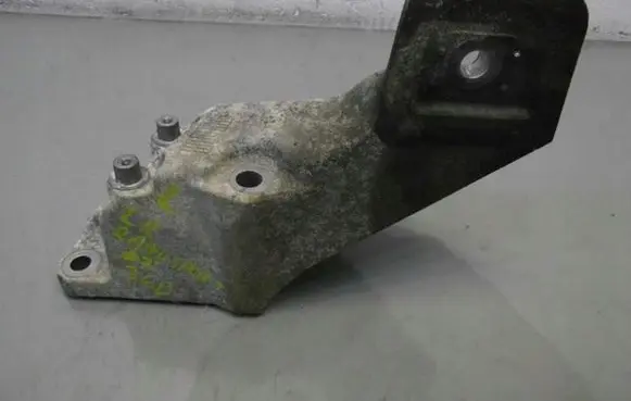 Land Rover Range Rover Sport L320 Engine mounting bracket
