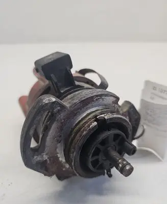 Volkswagen Golf III Spark distributor 030905205AA