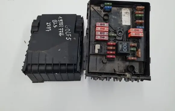 Volkswagen Golf V Fuse module 1K0937125