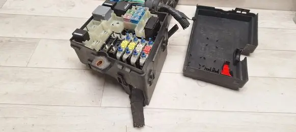 Ford Focus C-MAX Fuse box set 3M5T14A067BC 518804109 3M5T14A076AE