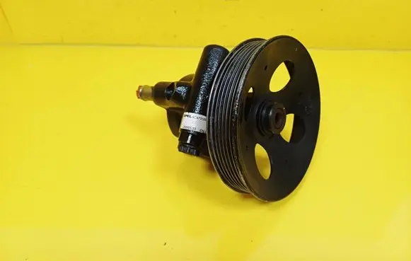 Opel Corsa B Power steering pump 90473169