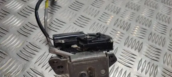 Loading door lock