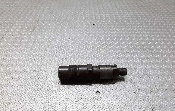 Volkswagen Polo II 86C 2F Fuel injector 031130201A