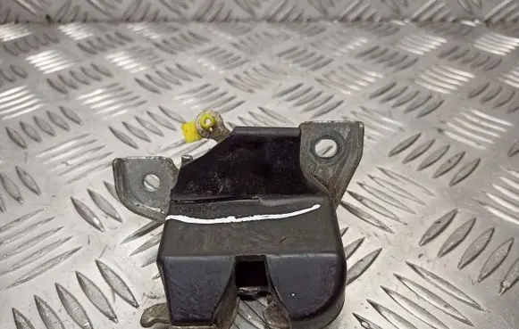 Toyota Starlet (P90) V Engine bonnet/hood lock/latch loop/hook 