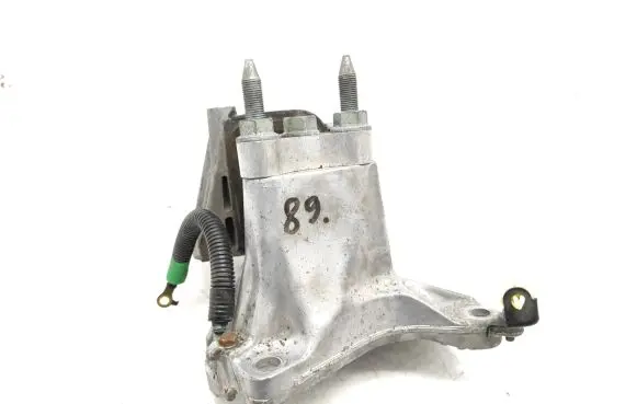 Honda Civic Engine mounting bracket