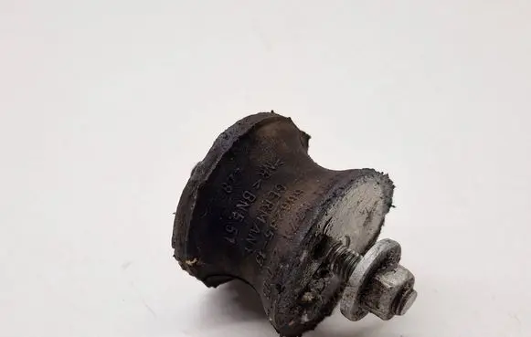 BMW 1 E81 E87 Gearbox mount 6771220