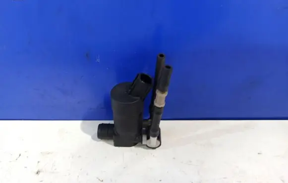 Volvo XC90 Windscreen/windshield washer pump 9169611