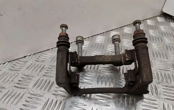 Volkswagen PASSAT B7 Rear brake pad spring 