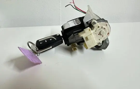 Toyota Avensis T270 Ignition lock 8978305030