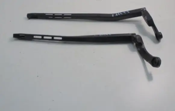 Front wiper blade arm