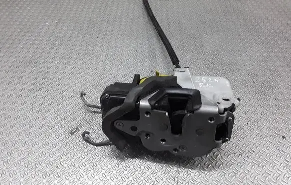 Chevrolet Cruze Front door lock 1357952