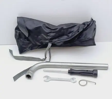 Volkswagen Touran I Tool set 4D0012219A