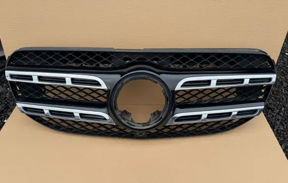Front bumper upper radiator grill