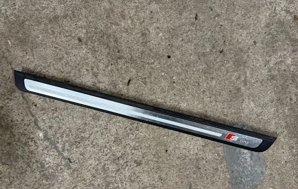 Audi A5 8T 8F Front sill trim cover 8T0853374