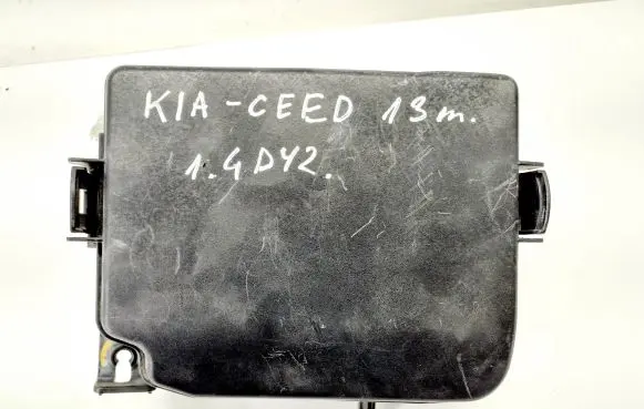 KIA Ceed Fuse box set 91240A2482 91950A2710