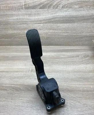 Mercedes-Benz Sprinter W906 Accelerator throttle pedal A9063000404 0280755023