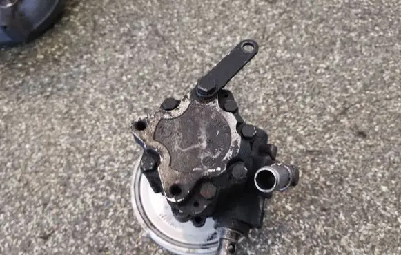 Audi A4 S4 B5 8D Power steering pump