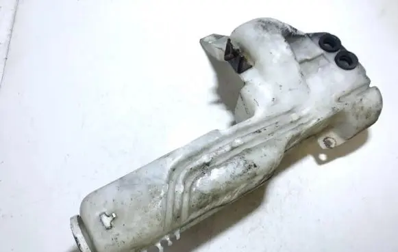 Mitsubishi Space Wagon Windshield washer fluid reservoir/tank