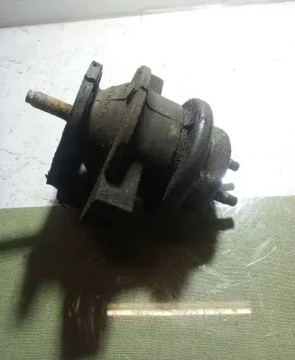 Nissan Patrol Y61 Engine mount bracket