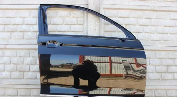 Volkswagen Tiguan Front door 5NA331312