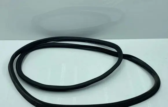 Volkswagen Touran III Trunk rubber seal (body) 5TA827705