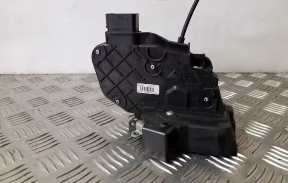 Volvo XC60 Front door lock 30799311