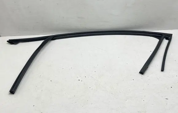 Ford Escape IV Rubber seal front door window/glass 