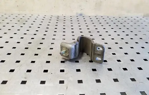 Tailgate/trunk/boot hinge
