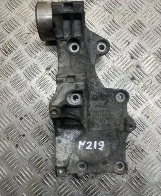 Volkswagen Touran I Generator/alternator bracket 03G903143F