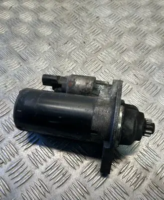 Volkswagen Golf V Starter motor 02Z911023F