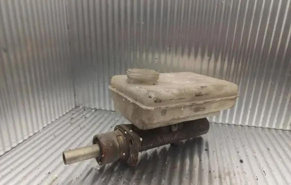 Iveco Daily 30.8 - 9 Master brake cylinder 21030199