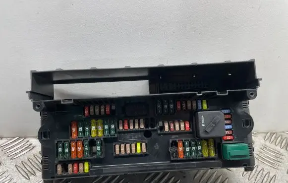 BMW 5 F10 F11 Fuse module 9234421
