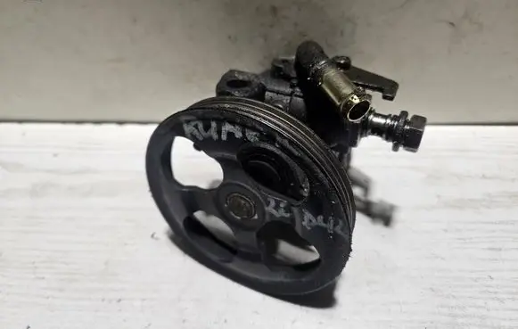 Mitsubishi Space Runner Power steering pump 888
