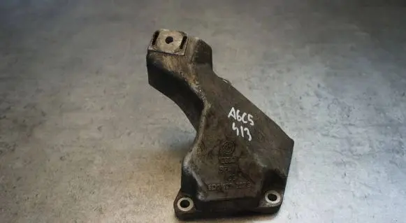 Audi A6 S6 C5 4B Engine mounting bracket 8D0199307G