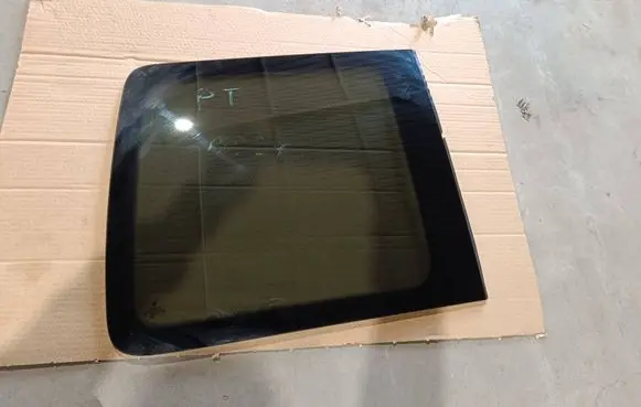 Volkswagen Caddy Side middle window/glass AS3