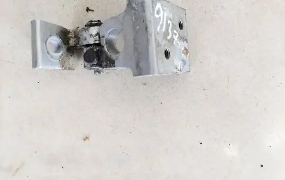 Audi A4 S4 B5 8D Rear door lower hinge 8d0833401