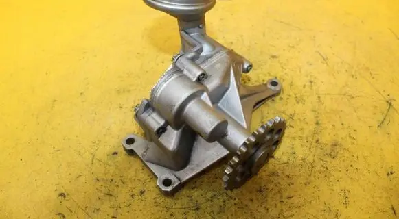 Mercedes-Benz Sprinter W901 W902 W903 W904 Oil pump 