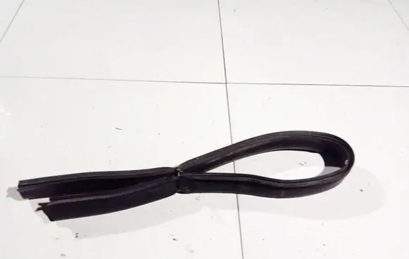 Opel Astra H Rubber seal front coupe door 