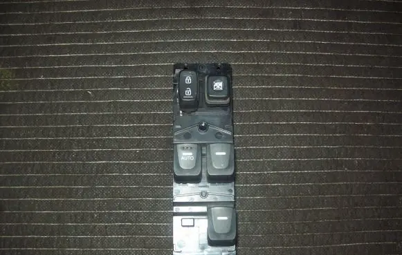 Hyundai Veloster Electric window control switch 299103333