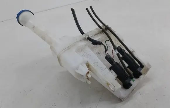 Windshield washer fluid reservoir/tank