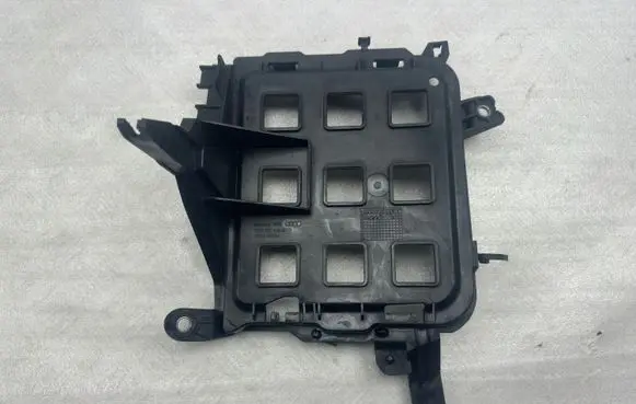 Audi A4 S4 B9 Engine control unit holder 8W0907648A 8W0907648