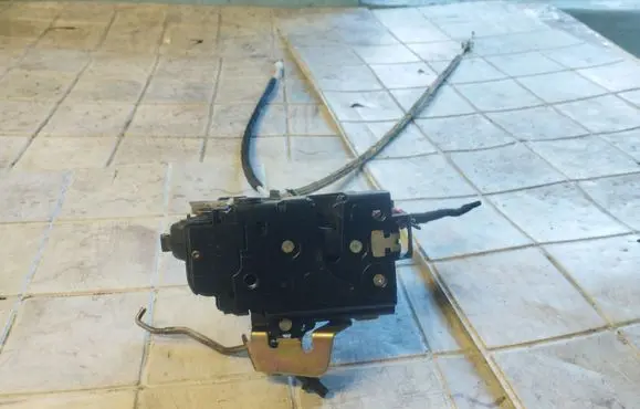 Audi A6 S6 C5 4B Rear door lock