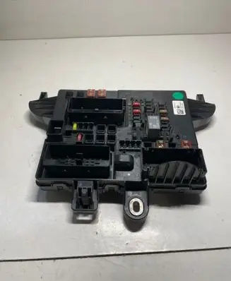 Opel Insignia A Fuse module 13277318 16061635008